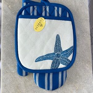 NWT Cypress Home Oven Mitt and Potholder Set Nautical blue/white